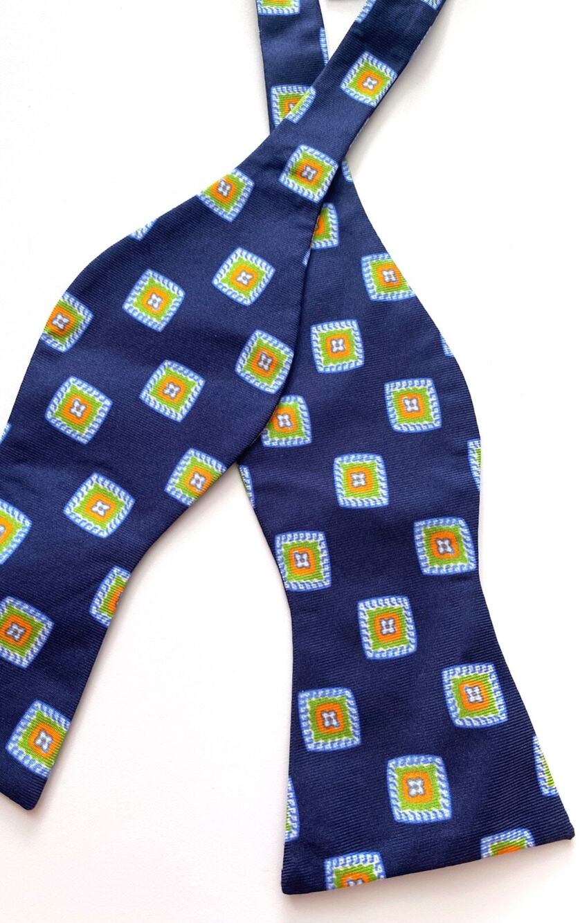 Daniel Cremieux Bow Tie Nwt 100% Silk Navy Blue w/ Geo Boxes Bowtie